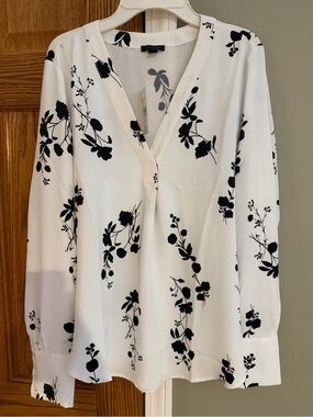 ANN TAYLOR WHITE WITH BLACK FLORAL LONG SLEEVE TOP